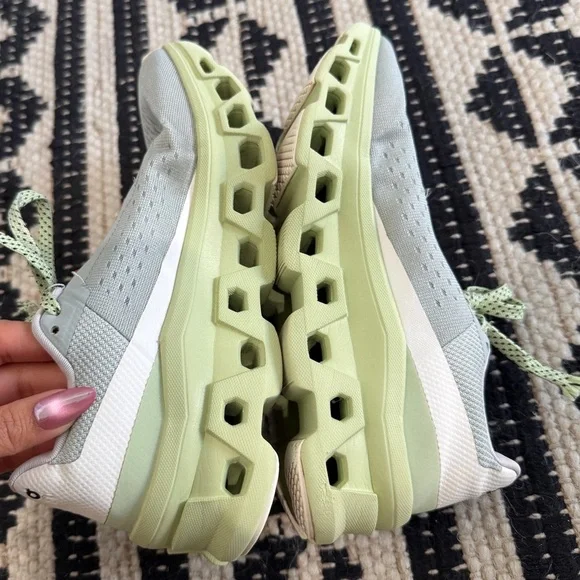 On Cloud Cloudmonster Running Shoes